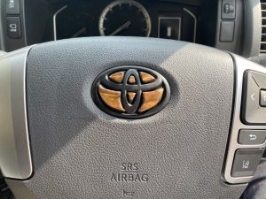 ハイエースの木製ステアリングエンブレムをDIY!!