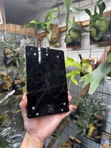 割れ板のアクリル補強...笑