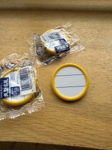 丸ﾋﾞ会の名札の意味...